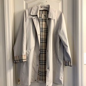 Burberry classic raincoat